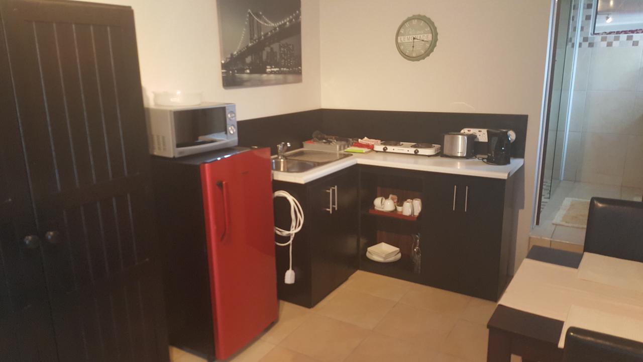 Beachway Guesthouse Port Elizabeth Ngoại thất bức ảnh